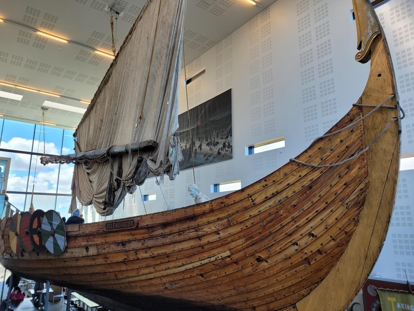nave vichinga esposta al Viking World Museum