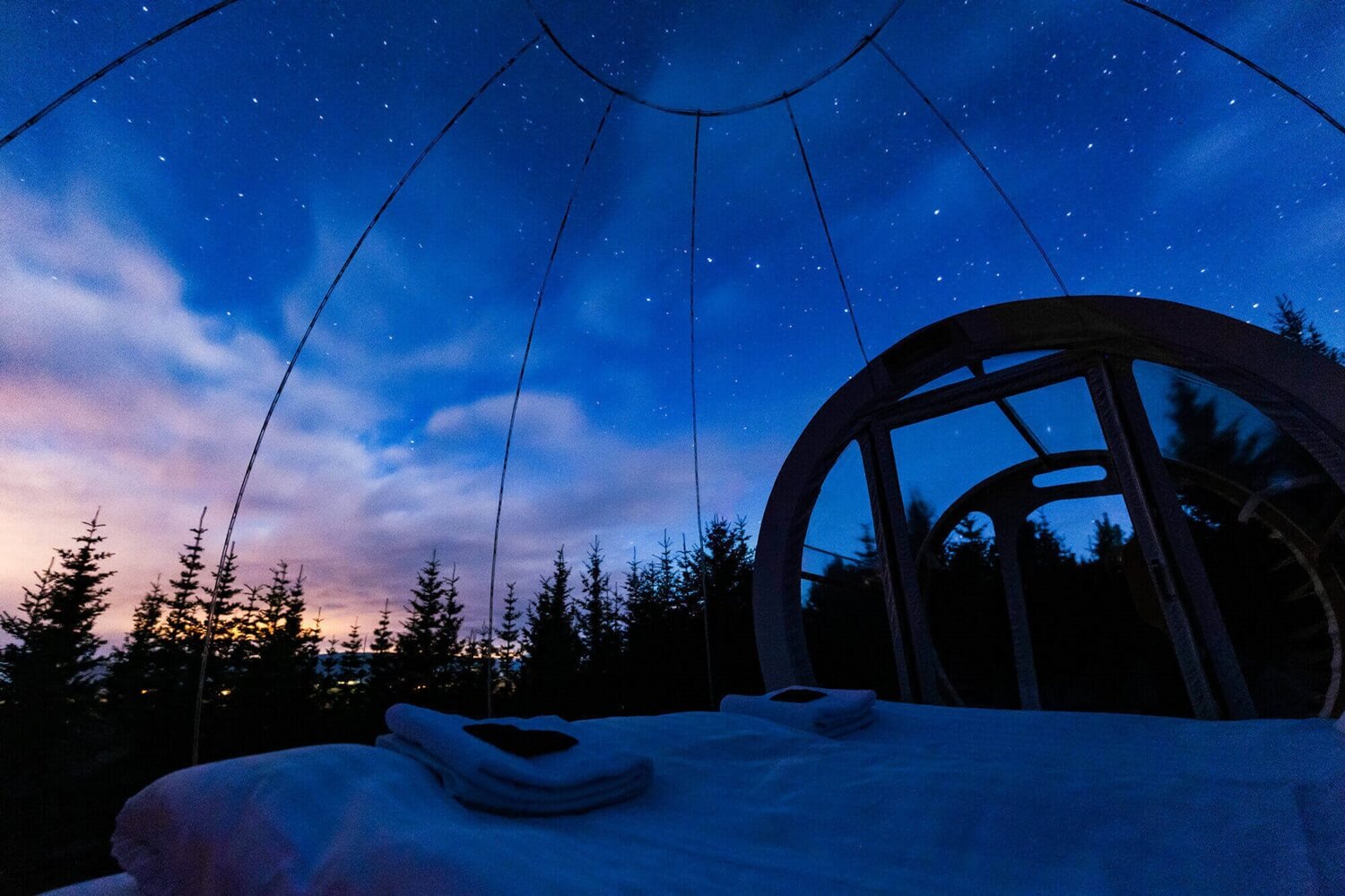 vista sul cielo notturno da una bubble del 5 Million Star Hotel
